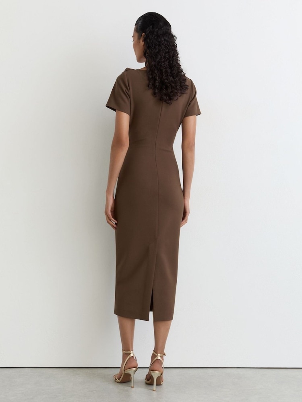 Reiss Hilary Ruched-Detail Boat-Neck Midi Dress in Mocha Brown, 2 4 6 8 10 - Picture 4 of 7